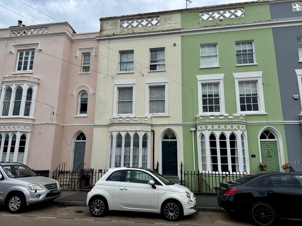 Lot: 161 - FREEHOLD INVESTMENT BLOCK OF FOUR FLATS - Front of property
